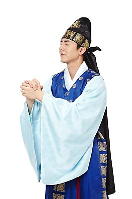 포토 JPG 스튜디오촬영 한국문화 한국전통 전통 남자 전통문화 한국 실내 한명 서기 누끼 사람 동양인 상반신 20대 성인 옆모습 눈감음 한국인 기도 전통의상 한복 신분 소원 손모으기 도령 복건 남자만 남자한명만 성인남자만 청년만 청년남자만 청년남자한명만 성인한명만 성인남자한명만 성인만 국내포토 1 동양문화 아시아 문화 뷰포인트 모션 전통소품 인종 손짓 청년 내부 파일형식