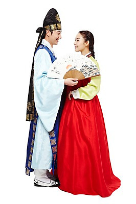 포토 JPG 스튜디오촬영 전신 한국문화 한국전통 전통 커플 여자 남자 전통문화 한국 실내 서기 미소 웃음 들기 누끼 사람 동양인 20대 성인 두명 옆모습 마주보기 한국인 부채 전통의상 한복 신분 낭자 도령 전통부채 복건 청년만 성인만 국내포토 동양문화 아시아 문화 뷰포인트 관계 모션 전통소품 표정 인종 청년 내부 파일형식