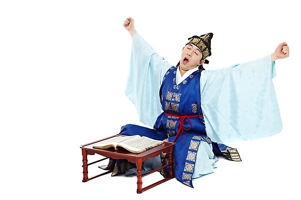 포토 JPG 스튜디오촬영 전신 한국문화 한국전통 전통 남자 전통문화 팔벌리기 한국 실내 한명 누끼 사람 앉기 동양인 20대 성인 앞모습 책 독서 눈감음 한국인 졸음 전통의상 한복 기지개 신분 하품 도령 복건 서책 소반 남자만 남자한명만 성인남자만 청년만 청년남자만 청년남자한명만 성인한명만 성인남자한명만 성인만 국내포토 1 동양문화 감정 아시아 문화 뷰포인트 모션 탁자 전통소품 인종 청년 내부 생리현상 파일형식