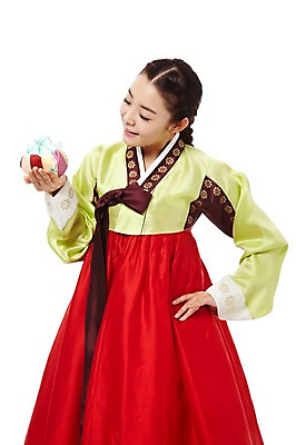 포토 JPG 스튜디오촬영 한국문화 한국전통 전통 응시 여자 전통문화 허리손 복주머니 한국 실내 한명 미소 웃음 들기 누끼 사람 동양인 상반신 20대 성인 앞모습 한국인 전통의상 한복 신분 낭자 여자만 여자한명만 성인여자만 청년만 청년여자만 성인한명만 청년여자한명만 성인여자한명만 성인만 국내포토 1 동양문화 시선 아시아 문화 뷰포인트 포즈 모션 전통소품 표정 인종 청년 내부 파일형식