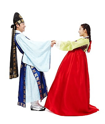 포토 JPG 스튜디오촬영 전신 한국문화 한국전통 전통 커플 여자 남자 전통문화 한국 실내 서기 미소 웃음 누끼 사람 동양인 20대 성인 두명 옆모습 마주보기 손잡기 한국인 전통의상 한복 신분 낭자 도령 복건 청년만 성인만 국내포토 동양문화 아시아 문화 뷰포인트 관계 모션 전통소품 표정 인종 청년 내부 파일형식