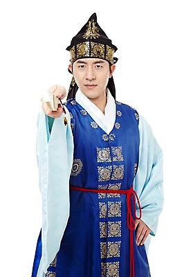 포토 JPG 스튜디오촬영 한국문화 한국전통 전통 남자 전통문화 한국 실내 한명 서기 들기 누끼 사람 동양인 상반신 20대 성인 앞모습 한국인 가리킴 부채 전통의상 한복 신분 도령 복건 남자만 남자한명만 성인남자만 청년만 청년남자만 청년남자한명만 성인한명만 성인남자한명만 성인만 국내포토 1 동양문화 아시아 문화 뷰포인트 모션 전통소품 인종 손짓 청년 내부 파일형식