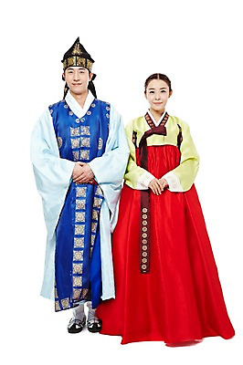 포토 JPG 스튜디오촬영 전신 한국문화 한국전통 전통 커플 여자 남자 전통문화 한국 실내 서기 미소 웃음 누끼 사람 동양인 20대 성인 두명 앞모습 한국인 전통의상 한복 신분 손모으기 낭자 도령 복건 청년만 성인만 국내포토 동양문화 아시아 문화 뷰포인트 관계 모션 전통소품 표정 인종 손짓 청년 내부 파일형식