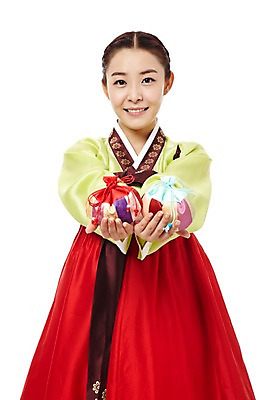 포토 JPG 스튜디오촬영 한국문화 한국전통 전통 여자 전통문화 복주머니 한국 실내 한명 미소 웃음 들기 누끼 사람 동양인 상반신 20대 성인 앞모습 한국인 전통의상 한복 신분 낭자 여자만 여자한명만 성인여자만 청년만 청년여자만 성인한명만 청년여자한명만 성인여자한명만 성인만 국내포토 1 동양문화 아시아 문화 뷰포인트 모션 전통소품 표정 인종 청년 내부 파일형식