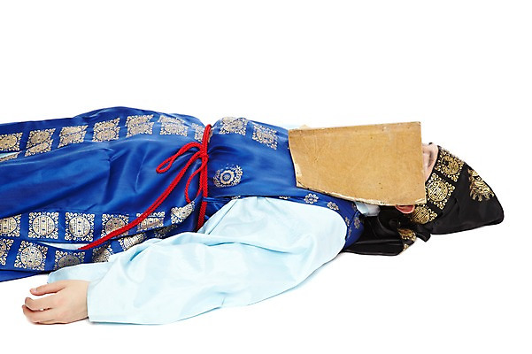 포토 JPG 스튜디오촬영 한국문화 한국전통 전통 남자 전통문화 한국 실내 한명 누끼 사람 동양인 상반신 20대 성인 옆모습 책 눕기 독서 한국인 잠 전통의상 한복 낮잠 신분 도령 복건 서책 남자만 남자한명만 성인남자만 청년만 청년남자만 청년남자한명만 성인한명만 성인남자한명만 성인만 국내포토 1 동양문화 아시아 문화 뷰포인트 모션 전통소품 인종 청년 내부 파일형식