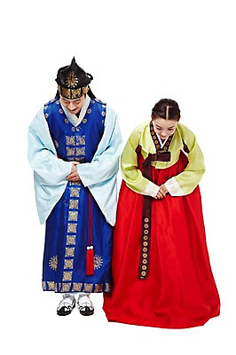 포토 JPG 스튜디오촬영 전신 한국문화 한국전통 전통 커플 여자 남자 전통문화 한국 실내 숙이기 허리숙이기 고개숙이기 서기 누끼 사람 동양인 20대 성인 두명 앞모습 한국인 예절 인사 절 전통의상 한복 신분 손모으기 낭자 도령 복건 청년만 성인만 국내포토 동양문화 아시아 문화 뷰포인트 포즈 관계 모션 전통소품 인종 손짓 청년 내부 파일형식