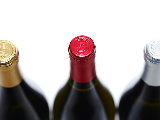 포토 JPG 스튜디오촬영 음료 백그라운드 술병 유리병 주류 실내 누끼 근접촬영 사람없음 아웃포커스 와인 알코올 병 음주 오브젝트 국내포토 식기 뷰포인트 병_용기 촬영기법 내부 파일형식