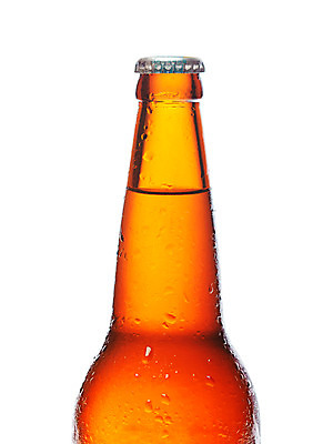 포토 JPG 스튜디오촬영 음료 백그라운드 술병 유리병 맥주 주류 실내 누끼 사람없음 뚜껑 물방울 알코올 병 병뚜껑 음주 오브젝트 맥주병 국내포토 식기 병_용기 내부 파일형식