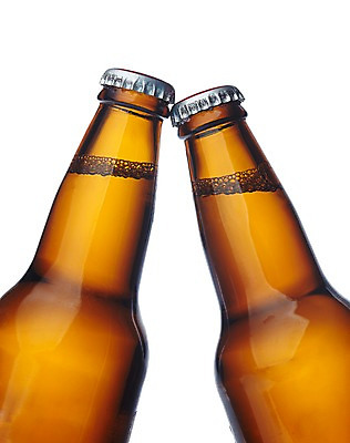 포토 JPG 스튜디오촬영 술병 유리병 맥주 주류 실내 사람없음 거품 뚜껑 알코올 병 병뚜껑 오브젝트 건배 맥주병 맥주거품 국내포토 식기 음료 병_용기 내부 파일형식