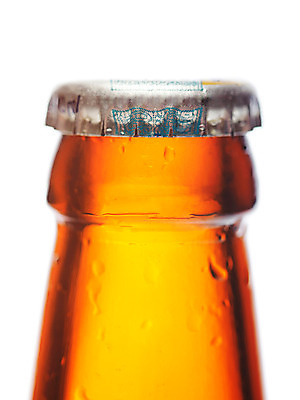 포토 JPG 스튜디오촬영 음료 백그라운드 술병 유리병 맥주 주류 실내 누끼 근접촬영 사람없음 아웃포커스 뚜껑 물방울 알코올 병 병뚜껑 음주 오브젝트 맥주병 국내포토 식기 뷰포인트 병_용기 촬영기법 내부 파일형식