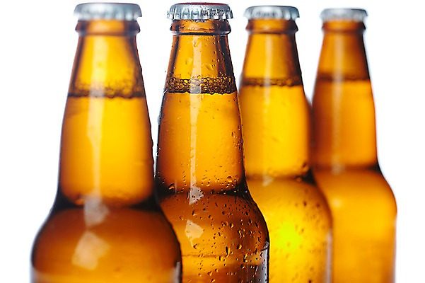 포토 JPG 스튜디오촬영 백그라운드 술병 유리병 맥주 주류 실내 근접촬영 사람없음 아웃포커스 거품 뚜껑 물방울 알코올 병 병뚜껑 오브젝트 맥주병 맥주거품 국내포토 식기 음료 뷰포인트 병_용기 촬영기법 내부 파일형식