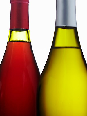 포토 JPG 스튜디오촬영 음료 백그라운드 술병 유리병 주류 실내 누끼 사람없음 와인 알코올 병 레드와인 화이트와인 음주 오브젝트 국내포토 식기 병_용기 내부 파일형식