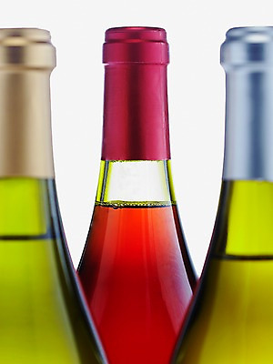 포토 JPG 스튜디오촬영 음료 배경화면 백그라운드 술병 유리병 주류 실내 누끼 근접촬영 사람없음 아웃포커스 와인 알코올 병 레드와인 화이트와인 음주 오브젝트 국내포토 식기 뷰포인트 병_용기 촬영기법 내부 파일형식