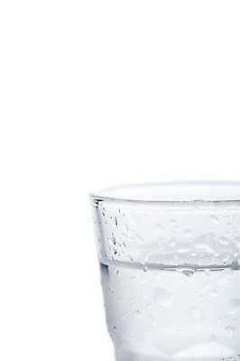 포토 JPG 스튜디오촬영 음료 백그라운드 술잔 잔 주류 실내 누끼 사람없음 컵 물방울 알코올 음주 오브젝트 소주 소주잔 국내포토 식기 내부 파일형식