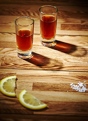 포토 JPG 스튜디오촬영 음료 백그라운드 술잔 과일 잔 주류 실내 근접촬영 사람없음 아웃포커스 컵 알코올 레몬 음주 오브젝트 소금 양주 테킬라 국내포토 식기 뷰포인트 촬영기법 내부 파일형식