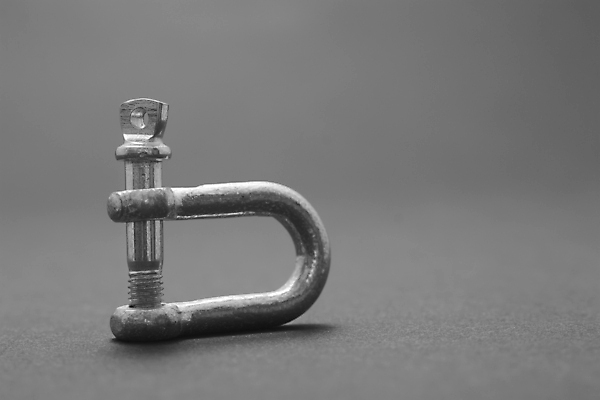 포토 JPG 해외이미지 안전 사람없음 빛 금속 힘 장비 흰색 공구 나사 구멍 고리 보호 연결 접속 묶기 오브젝트 잠금 보안 볼트 기어 고립 철강 해외202004 해외포토 컬러 컨셉 모션 재질 도구 파일형식 이미지허브