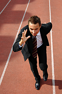 포토 JPG 해외이미지 직업 남자 스포츠 비즈니스 성공 노동자 한명 사람 정장 달리기 경쟁 비즈니스맨 결심 대표 라이벌 시작 준비 해외202004 해외포토 1 옷 컨셉 모션 직장인 파일형식 이미지허브