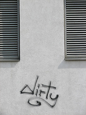 포토 JPG 해외이미지 벽 텍스트 창문 사람없음 단어 그래피티 해외202004 해외포토 문자 낙서 그림 파일형식 이미지허브