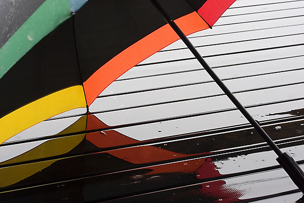 포토 JPG 해외이미지 우산 날씨 사람없음 빨간색 물 노란색 검은색 가을 물방울 붓기 떨어짐 보호 빗방울 양산 드리블 샤워실 해외202004 해외포토 자연요소 계절 컬러 컨셉 모션 비_날씨 샤워시설 파일형식 이미지허브