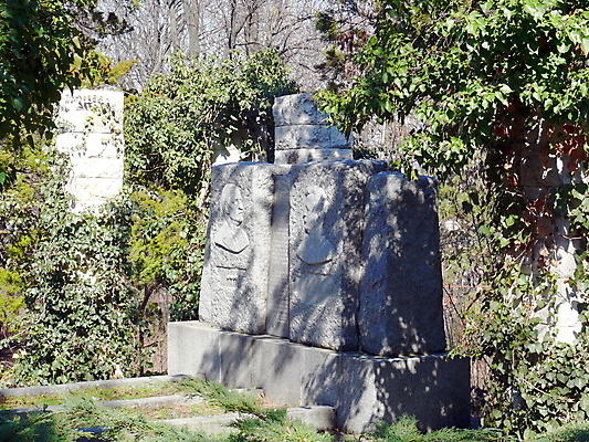 포토 JPG 해외이미지 백그라운드 가족 사람없음 야외 수확 골동품 죽음 무덤 심볼 묘사 기념물 천연기념물 옛날 장례식 화강암 해외202004 해외포토 농업 관계 암석 파일형식 이미지허브