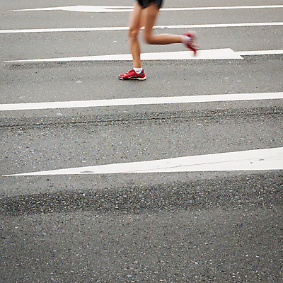 포토 JPG 해외이미지 여자 도로 스포츠 포즈 신발 신체 모션 성공 거리 사람 이벤트 사람없음 야외 달리기 조깅 운동 힘 경쟁 에너지 우승 군중 소프트포커스 속도 땀 근육질 마라톤 달리기선수 양발 해외202004 해외포토 길 컨셉 교통시설 근육 촬영기법 건강 경기 최고 육상스포츠 몸매 육상선수 파일형식 이미지허브
