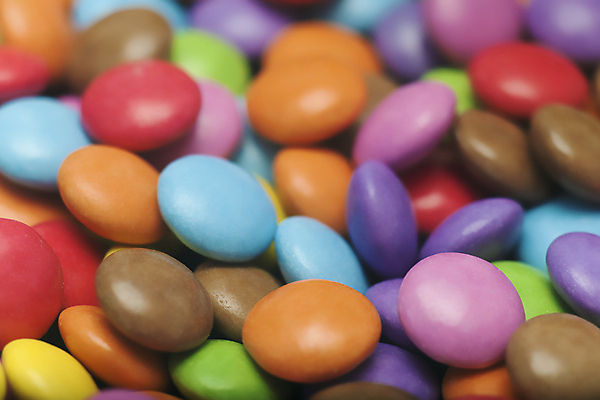 포토 JPG 해외이미지 행복 음식 오렌지 공 디저트 사탕 요리 사람없음 장식 빨간색 초록색 파란색 갈색 노란색 과자 요식업 초콜릿 검은색 식탁보 원형 달콤 맛 설탕 준비 레시피 칼로리 모음 성분 코코아 점심식사 페스츄리 많음 해외202004 해외포토 도형 감정 산업 음료 빵 컬러 컨셉 과일 한글 식사 파일형식 이미지허브