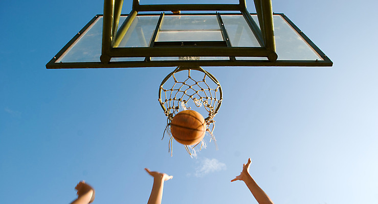 포토 JPG 해외이미지 라이프스타일 응시 스포츠 공 성공 휴식 농구 건강 사람없음 파란색 운동 바구니 일몰 게임 오픈 원형 그물 떨어짐 목표 점수 추적 골 법정 여의주 염원 유일 해외202004 해외포토 도형 시선 컬러 컨셉 모션 놀이 생활 구기 노을 파일형식 이미지허브