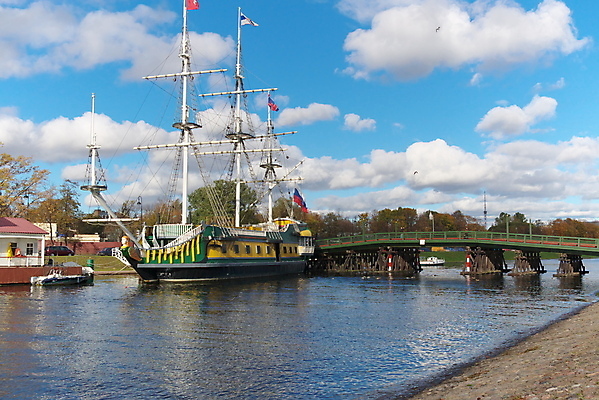 포토 JPG 해외이미지 구름 바다 하늘 바람 항해 사람없음 강 태양 가을 깃발 보트 닻 돛대 해외202004 해외포토 자연요소 계절 배_교통 날씨 파일형식 이미지허브