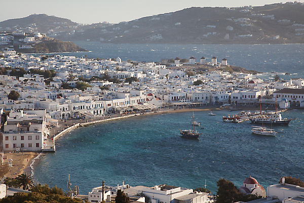 포토 JPG 해외이미지 전통 유럽 문화 바다 섬 여행 건축양식 휴가 주택 파노라마 풍경 사람없음 야외 건물 물 여름 파란색 도시풍경 여행객 마을 항구 풍차 흰색 지중해 그리스 장면 지역 포트 타운 산토리니 그리스인 해외202004 해외포토 자연요소 서양인 건축물 계절 건축 나라 컬러 교통시설 촬영기법 사람 도시 파일형식 이미지허브