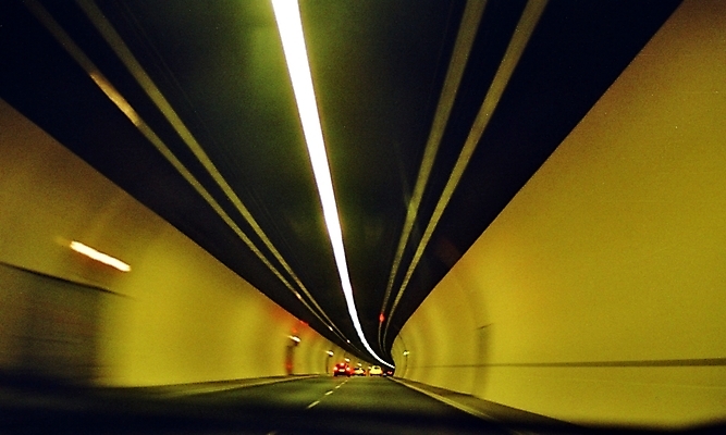 포토 JPG 해외이미지 도로 모션 전등 안전 사람없음 터널 야간 속도 보안 비전 블러 해외202004 해외포토 자연요소 길 교통시설 조명 파일형식 이미지허브