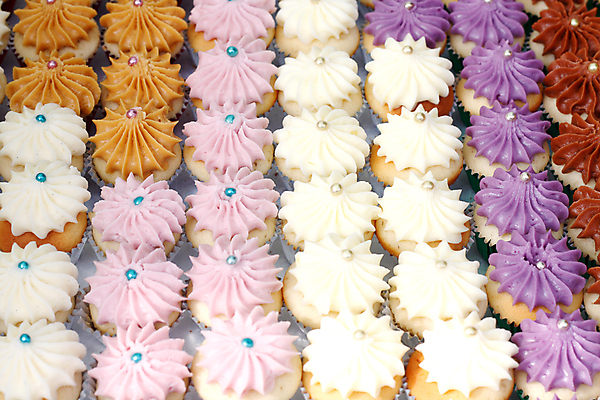 포토 JPG 해외이미지 디저트 사람없음 컵 가로 과자 케이크 미니어처 달콤 작음 미니 프로스팅 해외202004 해외포토 식기 음식 모형 맛 크기 제빵 파일형식 이미지허브