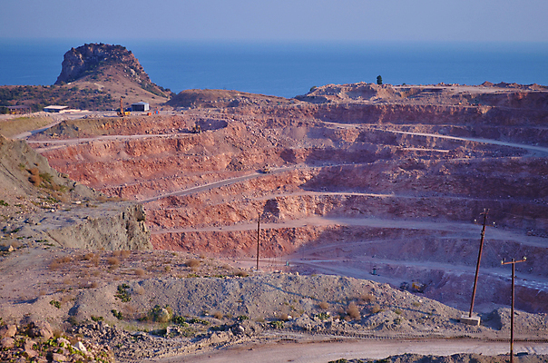 포토 JPG 해외이미지 산업 모래 육상교통 바다 비즈니스 건축양식 교통시설 하늘 사람없음 가로 물 컬러풀 환경 금속 기계 장비 건설현장 바위 작업 파편 땅 불도저 발굴 짐차 기어 공학 물류 찌그러짐 개발 로딩 채석 철강 해외202004 해외포토 자연요소 교육 건축 교통수단 컬러 교통 컨셉 자동차 재질 건설업 돌_바위 중장비 시설 파일형식 이미지허브