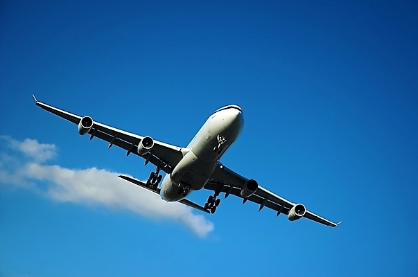 포토 JPG 해외이미지 구름 여행 날개 교통시설 하늘 비행기 사람없음 파란색 흰색 바퀴 분위기 공항 큼 땅 항공 준비 출발 꼬리 오르기 제트기 이륙 기어 대패 착륙 해외202004 해외포토 자연요소 컬러 교통 컨셉 항공교통 모션 대중교통 크기 시설 파일형식 이미지허브