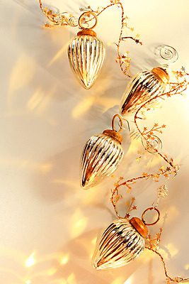 포토 JPG 해외이미지 모양 전통 계절 별 리본 백그라운드 크리스마스 곡선 유리 휴가 불꽃 기념 사람없음 장식 빛 축제 장식볼 축하 화려 황금 은색 12월 노엘 해외202004 해외포토 자연요소 기념일 선 컬러 컨셉 재질 불 날짜 파일형식 이미지허브