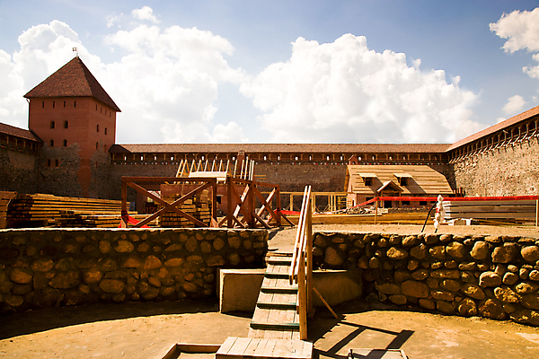 포토 JPG 해외이미지 구름 외관 유럽 문화 벽 여행 건축양식 하늘 벽돌 주택 세포 사람없음 야외 빨간색 초록색 물 여름 파란색 탑 바위 흰색 성 중세 역사 재산 맨션 제트기 고체 르네상스 옛날 스타일 해외202004 해외포토 자연요소 건축물 계절 건축 나라 컬러 비행기 건물 금융 돌_바위 파일형식 이미지허브