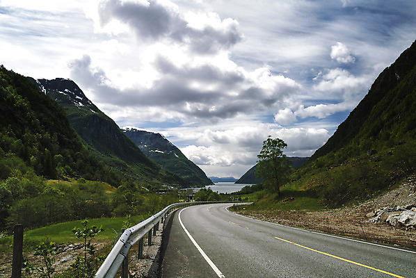 포토 JPG 해외이미지 구름 유럽 도로 바다 자연 하늘 산 노르웨이 풍경 사람없음 차도 해외202004 해외포토 자연요소 나라 길 교통시설 생태계 파일형식 이미지허브