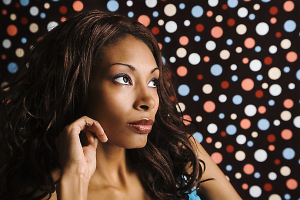 포토 JPG 해외이미지 스튜디오촬영 여자 흑인 청소년 실내 한명 사람 20대 가로 유행 사진촬영 얇은 스타일 해외202004 해외포토 서양인 1 청년 내부 촬영 파일형식 이미지허브