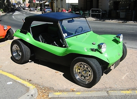 포토 JPG 해외이미지 길 스포츠 자동차 사람없음 야외 빛 기쁨 유모차 제어 해외202004 해외포토 감정 육상교통 아기용품 파일형식 이미지허브