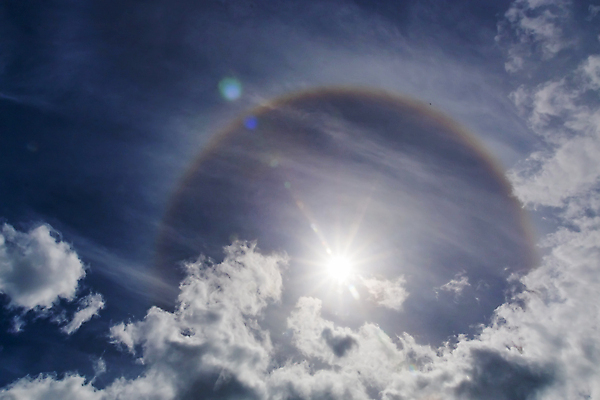 포토 JPG 해외이미지 구름 과학 무지개 자연 하늘 날씨 창조 사람없음 파란색 빛 햇빛 태양 우주 맑음 행성 광선 흰색 반지 원형 분위기 점성술 천문학 천국 성운 노려봄 내추럴 스펙트럼 여의주 현상 효과 해외202004 해외포토 자연요소 도형 교육 컬러 컨셉 장신구 표정 생태계 파일형식 이미지허브