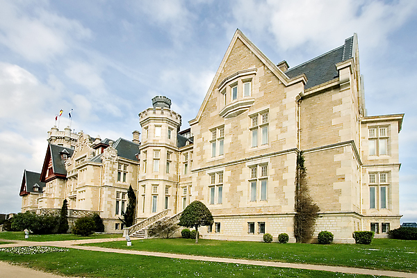 포토 JPG 해외이미지 건축양식 주택 풍경 사람없음 건물 여름 정원 궁전 도시 스페인 대학교 해외202004 해외포토 건축물 계절 건축 유럽 고건축 학교 파일형식 이미지허브