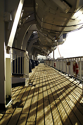 포토 JPG 해외이미지 외관 여행 교통시설 항해 사람없음 흰색 보트 고급 크루즈 갑판 함선 해외202004 해외포토 컬러 교통 컨셉 배_교통 시설 파일형식 이미지허브