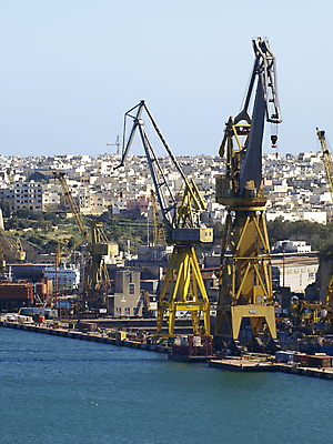 포토 JPG 해외이미지 유럽 산업 물결 바다 요트 항해 사람없음 물 항구 기계 보트 수리 지중해 정박 기중기 함선 장면 몰타섬 해외202004 해외포토 자연요소 나라 섬 배_교통 교통시설 중장비 몰타 파일형식 이미지허브