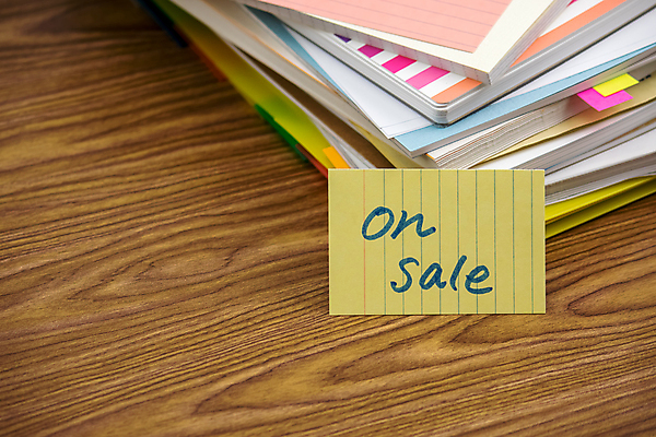 포토 JPG 해외이미지 영어 교육 종이 문장 비즈니스 텍스트 학교 사람없음 책 단어 스터디 사무실 판매 쌓기 정보 업무 신용카드 기다림 메시지 인쇄 책상 오브젝트 보고서 준비 파일 바쁨 폴더 바인더 흙더미 경영 고립 매각 보관소 프로젝트 해외202004 해외포토 문자 가구 모션 금융 학습 사무용품 흙 작업 저장 파일형식 더미 이미지허브