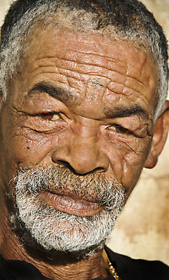 포토 JPG 해외이미지 캐릭터 1 응시 할아버지 남자 생각 날씨 수염 한명 사람 인종 태양 갈색 검은색 손상 회색 입 주름 아빠 선탠 농부 피부 콧수염 싱글 돌봄 성격 옛날 해외202004 해외포토 자연요소 직업 시선 노년 컬러 컨셉 가족 모션 신체부위 파일형식 이미지허브