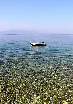포토 JPG 해외이미지 바다 여행 자연 표면 산 바닥 풍경 해변 사람없음 야외 물 여름 파란색 맑음 바위 오픈 투명 보트 작음 큼 순수 크로아티아 발칸반도 해외202004 해외포토 자연요소 계절 유럽 컬러 컨셉 배_교통 날씨 돌_바위 크기 생태계 파일형식 이미지허브