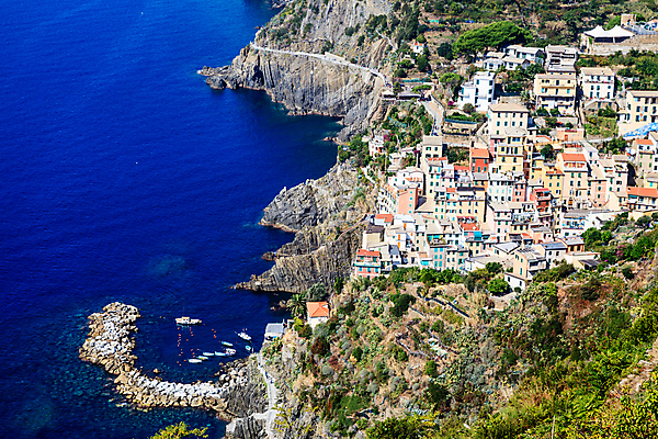 포토 JPG 해외이미지 유럽 도로 바다 여행 건축양식 낚시 날씨 휴가 산 주택 풍경 사람없음 건물 물 여름 파란색 컬러풀 마을 항구 이탈리아 보트 지중해 그림 휴양지 타운 해외202004 해외포토 자연요소 건축물 계절 건축 나라 길 컬러 배_교통 교통시설 레저 장소 도시 파일형식 이미지허브