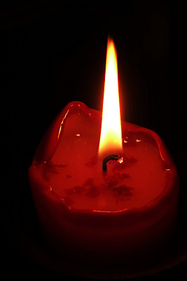 포토 JPG 해외이미지 촛불 따뜻함 사람없음 빨간색 빛 검은색 야간 빛망울 연소 광 왁스 해외202004 해외포토 자연요소 컬러 초 파일형식 이미지허브