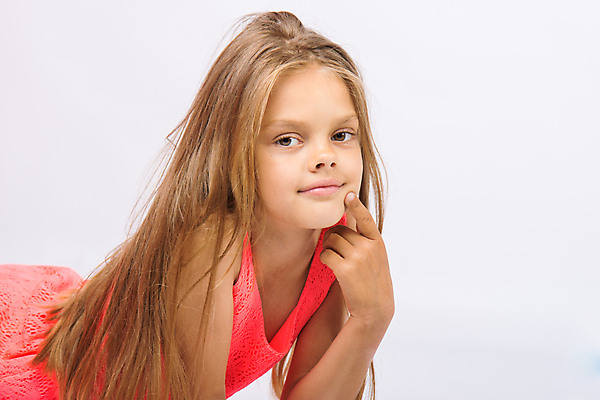 포토 JPG 해외이미지 응시 여학생 행복 유럽 어린이 포즈 두명 아기 큼 신비 자르기 연도 긍정 내추럴 7 고립 배려 생존 해외202004 해외포토 학생 시선 여자 감정 나라 컨셉 모션 사람 숫자 크기 파일형식 이미지허브