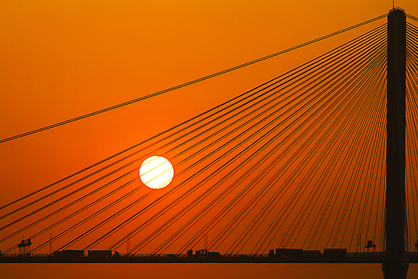 포토 JPG 해외이미지 구름 실루엣 산업 도로 선 여행 십자가 건축양식 통신 교통시설 하늘 새로움 사람없음 건물 강 노란색 금속 일몰 기둥 고속도로 가장자리 방향 철 볼트 평행 루트 철강 해외202004 해외포토 자연요소 건축물 건축 길 컬러 교통 컨셉 재질 촬영기법 노을 공구 둘레 시설 파일형식 이미지허브