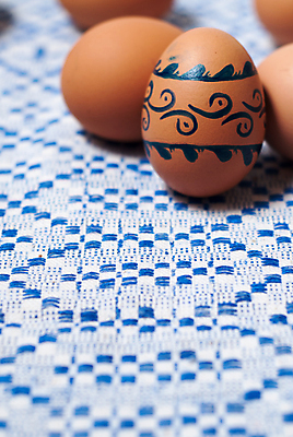 포토 JPG 해외이미지 전통 계절 음식 백그라운드 패턴 자연 부활절 사람없음 목재 장식 빨간색 파란색 수건 컬러풀 농장 노란색 계란 축제 봄 수확 흰색 시골 축하 5월 심볼 질감 내추럴 해외202004 해외포토 나무 기념일 컬러 컨셉 무늬 농업 재료 위생용품 알 날짜 생태계 파일형식 이미지허브